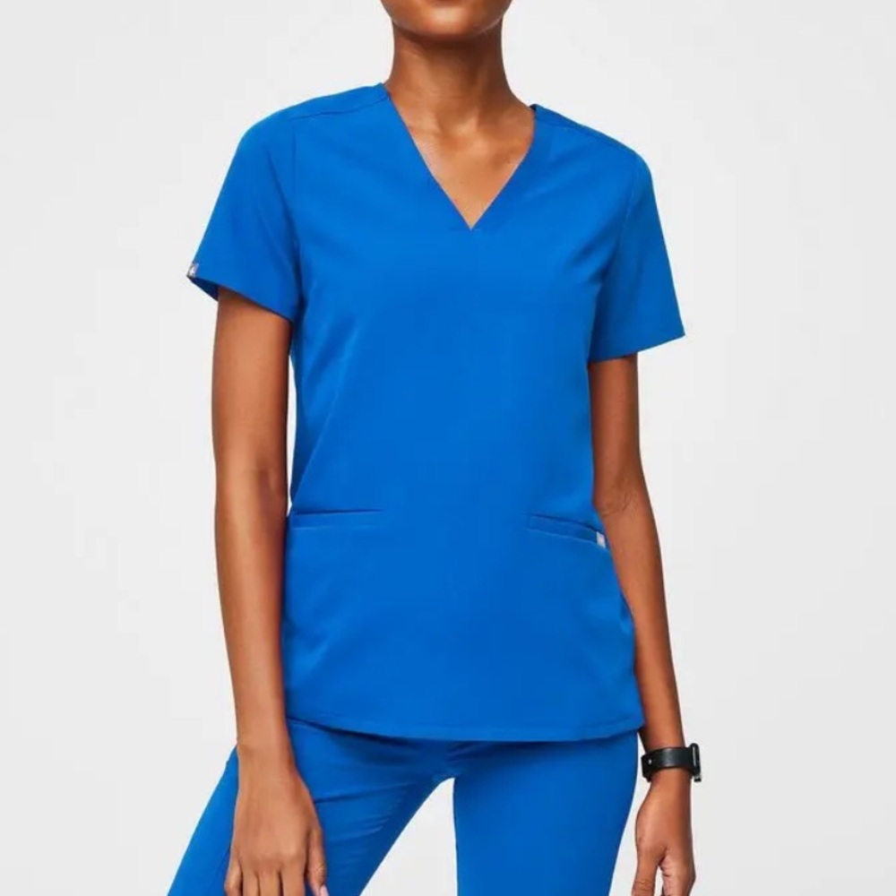 FIGS Casma Three Pocket Scrub Top